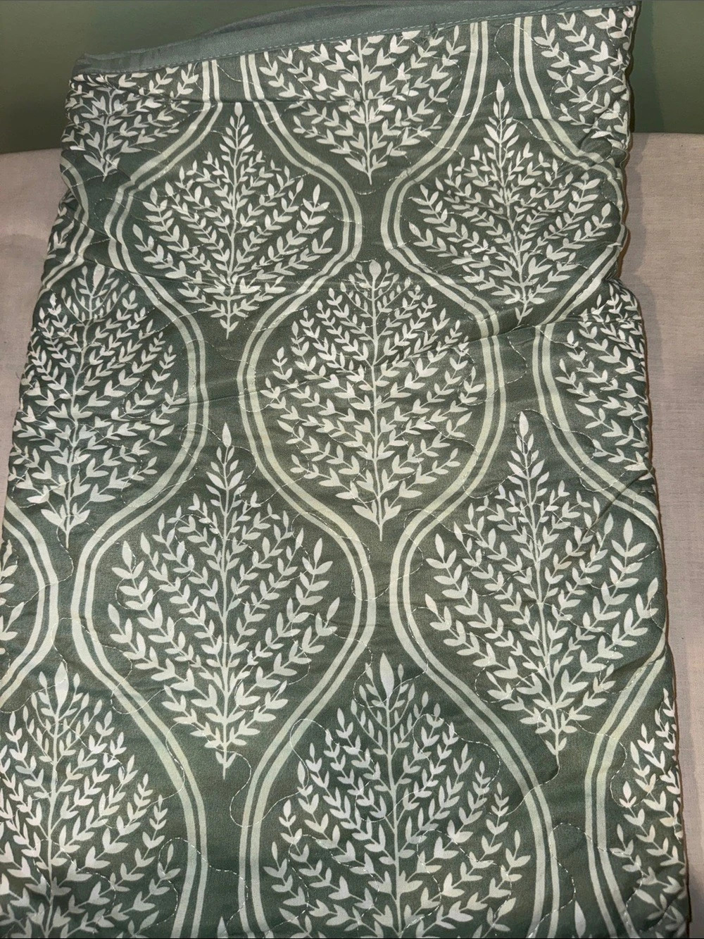 Green & White Leaf Pattern Pillow Sham King Size